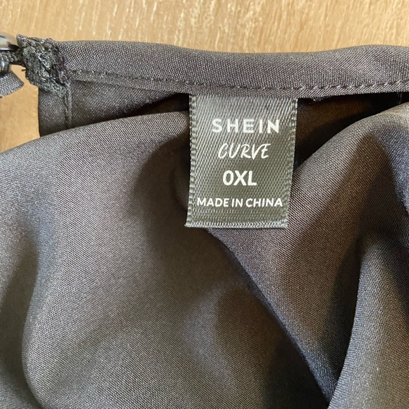 ☀️BNWOT Ruffle Trim Wrap Hem Belted Romper! - Picture 5 of 6